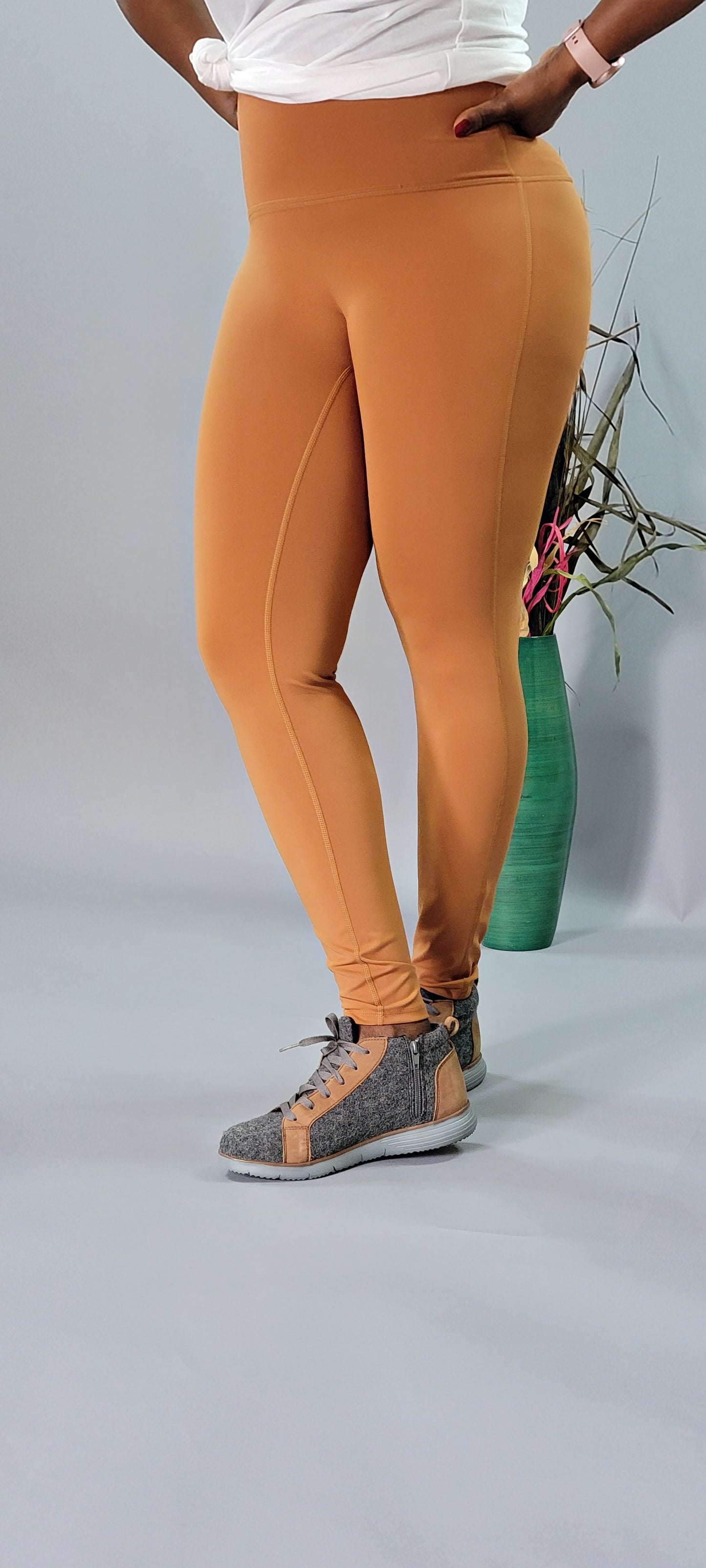 VERSATILEATHLEISURELEGGINGS - ALMOND